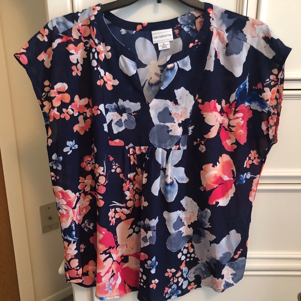 🌸💙Blue and pink floral top size XL